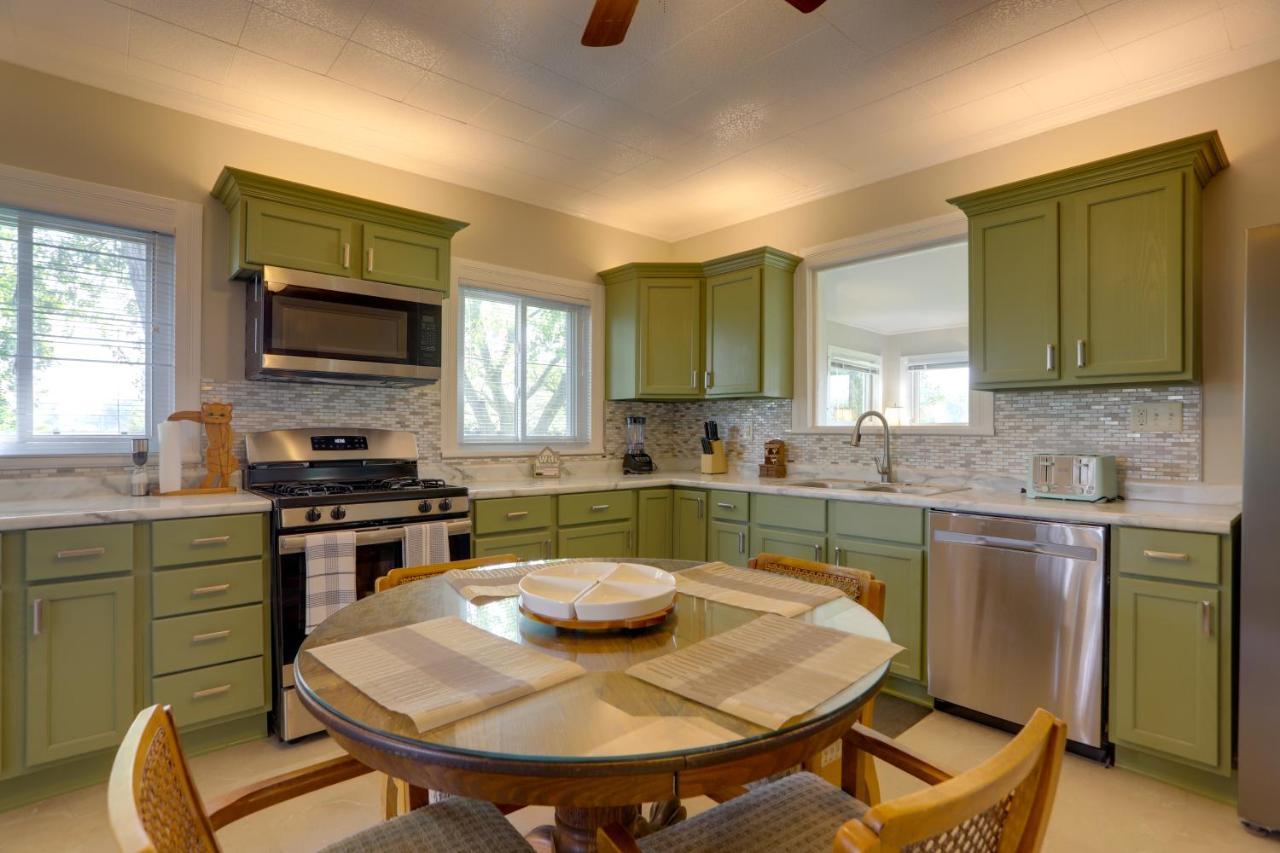 Welcoming Port Clinton Vacation Rental! エクステリア 写真
