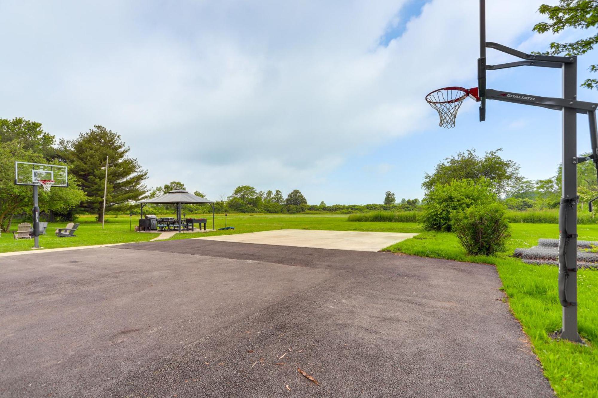 Welcoming Port Clinton Vacation Rental! エクステリア 写真